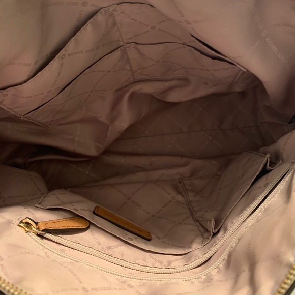 MK purse - Picture 2 of 5